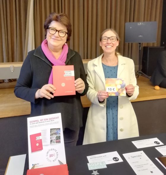 Christane und Hanna mit Gedichten und CDs